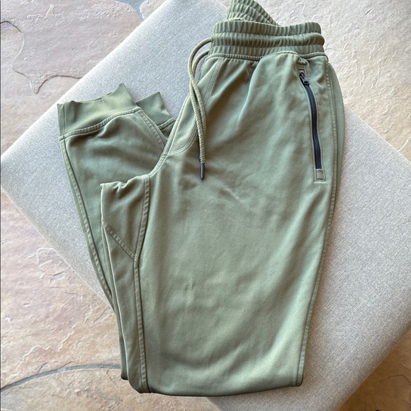Under Armour Olive Green Men's Jogger Pants - Picture 1 of 3